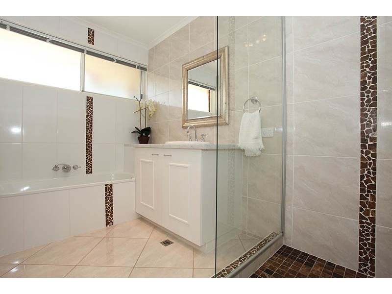 1/2 Fathom Court, Banksia Beach QLD 4507