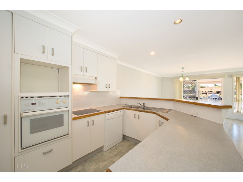2/65 Oleander Drive, Bongaree QLD 4507