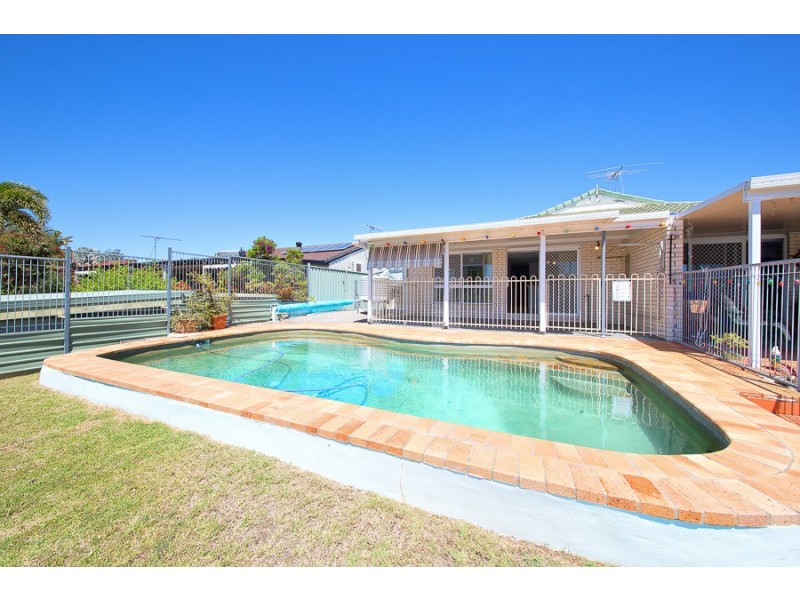 2/65 Oleander Drive, Bongaree QLD 4507
