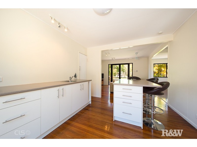 25 Hall Avenue, Bongaree QLD 4507
