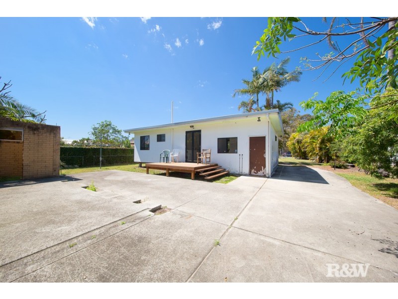 25 Hall Avenue, Bongaree QLD 4507