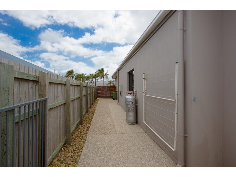 146 Marina Boulevard, Banksia Beach QLD 4507