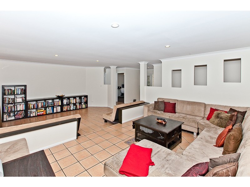 7 Trevally Place, Sandstone Point QLD 4511