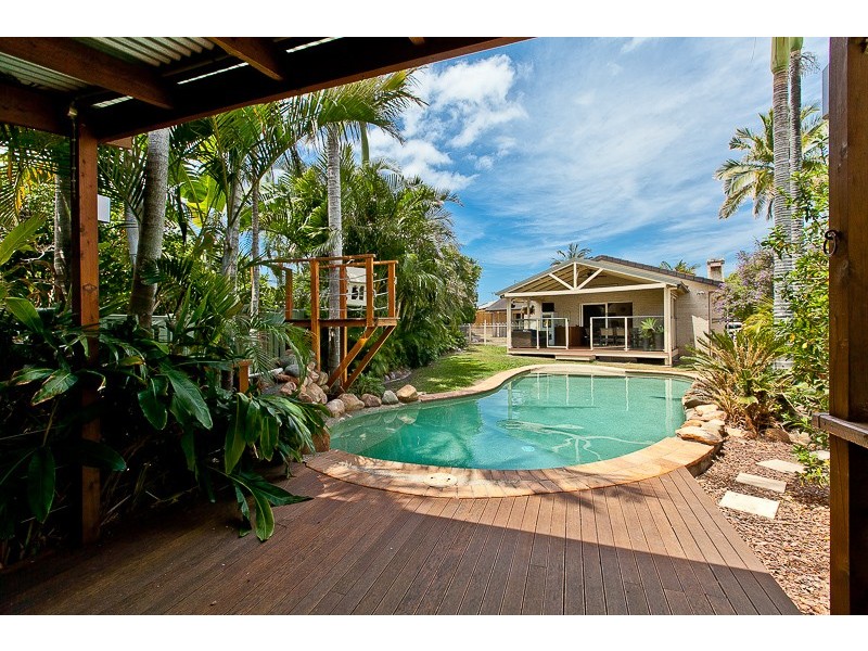 7 Trevally Place, Sandstone Point QLD 4511