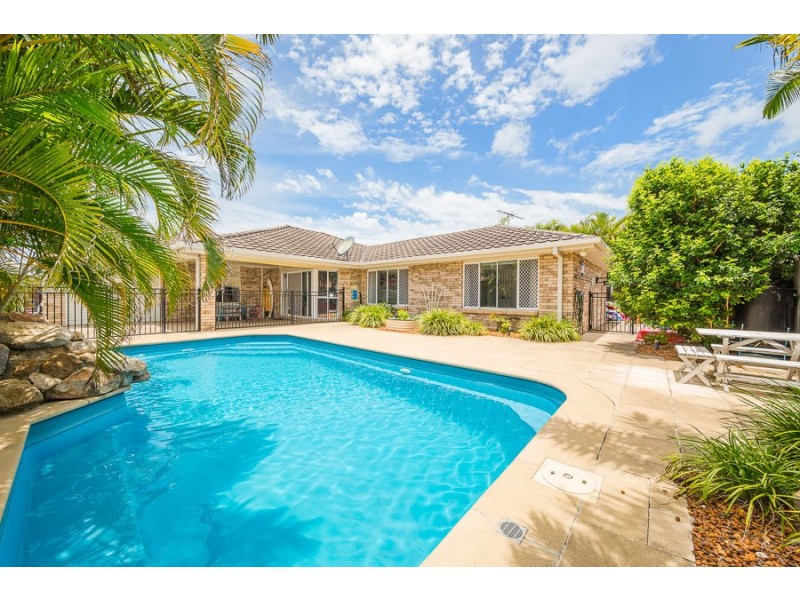 11 Winch Court, Banksia Beach QLD 4507