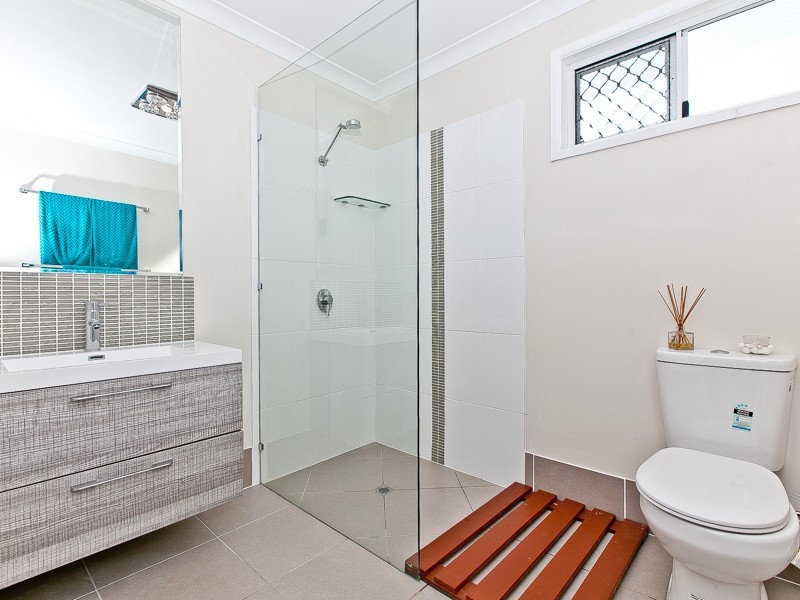 1 Lyrebird Lane, Bongaree QLD 4507