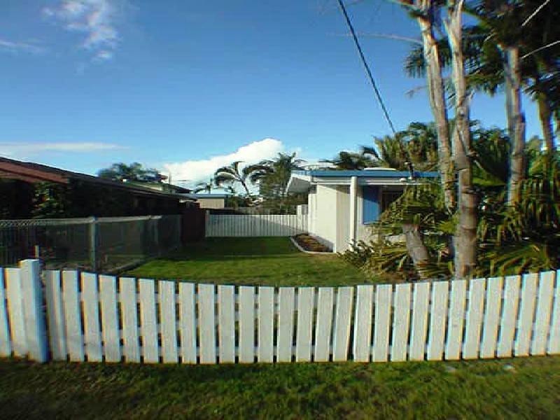 22 Hazell Avenue, Banksia Beach QLD 4507