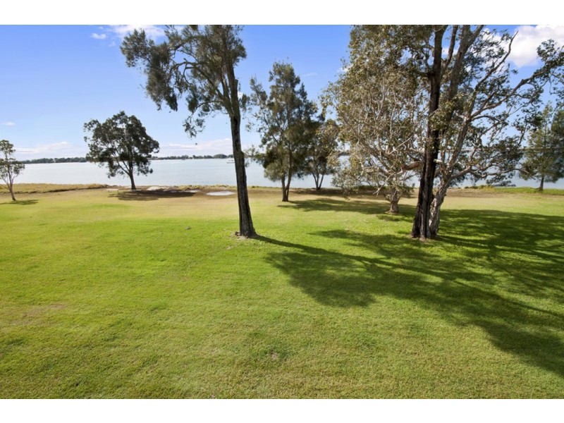 A20/16 Spinnaker Drive, Sandstone Point QLD 4511