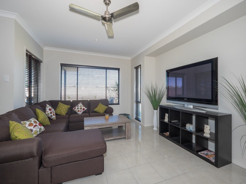 8 Clubrush Court, Banksia Beach QLD 4507
