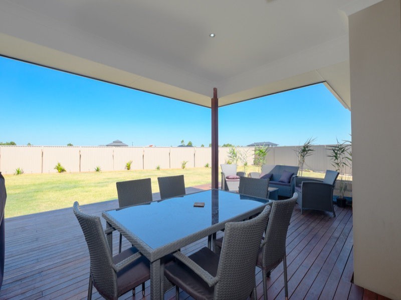 8 Clubrush Court, Banksia Beach QLD 4507