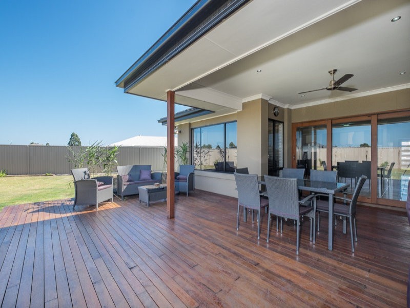 8 Clubrush Court, Banksia Beach QLD 4507
