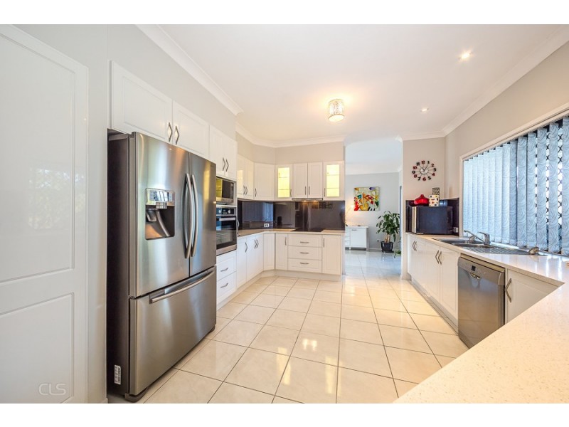 211 Bestmann Road, Sandstone Point QLD 4511