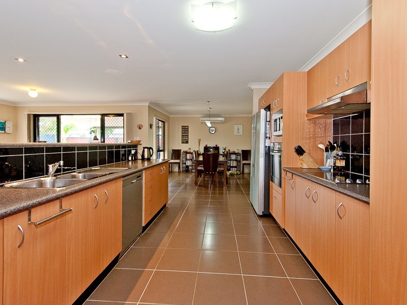 40 Bilinga Court, Sandstone Point QLD 4511