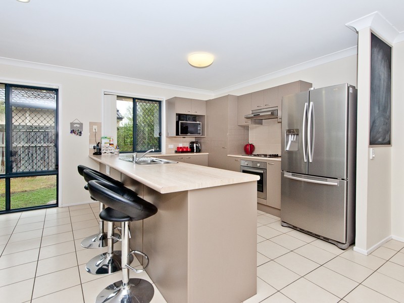 7 Amity Court, Sandstone Point QLD 4511