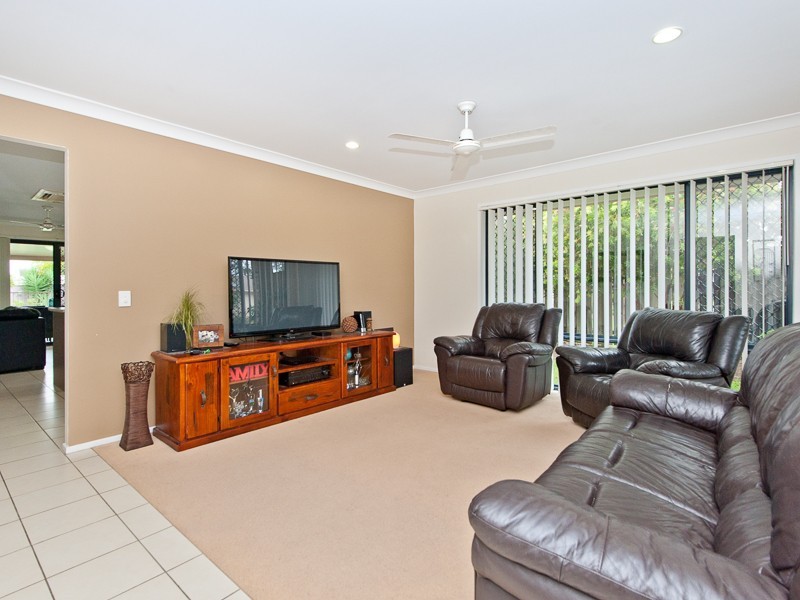 7 Amity Court, Sandstone Point QLD 4511