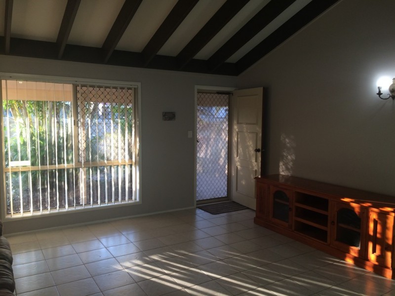 77 Bestmann Road East, Sandstone Point QLD 4511