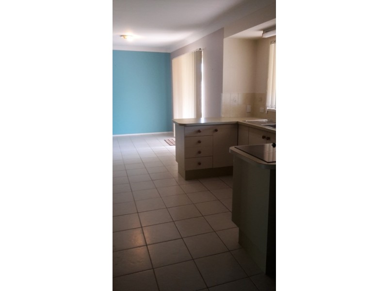 77 Bestmann Road East, Sandstone Point QLD 4511