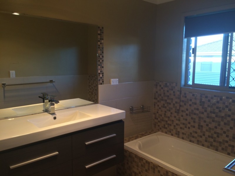 77 Bestmann Road East, Sandstone Point QLD 4511