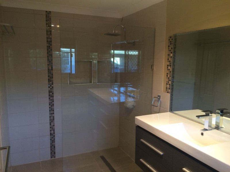 77 Bestmann Road East, Sandstone Point QLD 4511