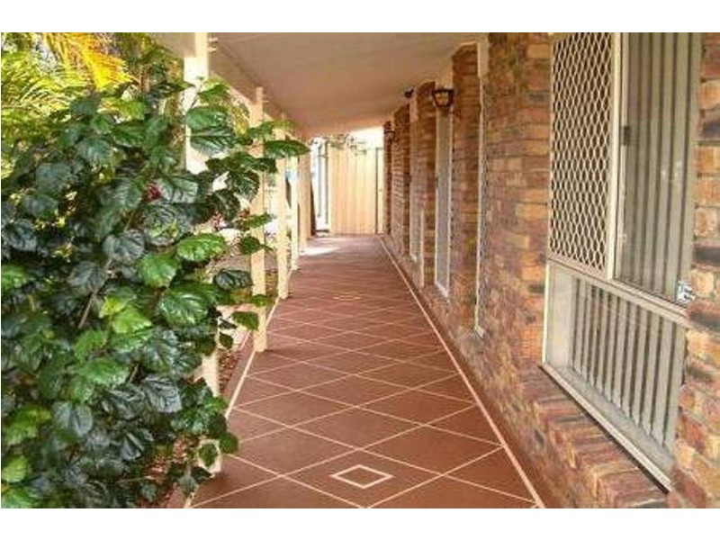 77 Bestmann Road East, Sandstone Point QLD 4511