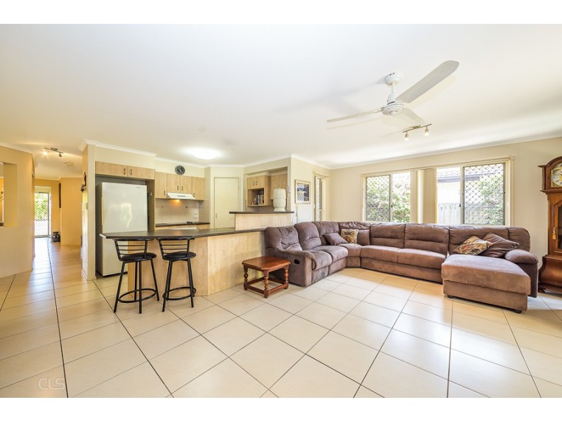 8 Rushcutters Court, Sandstone Point QLD 4511