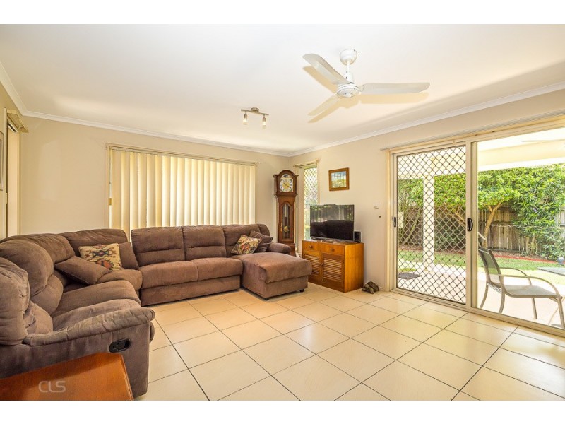 8 Rushcutters Court, Sandstone Point QLD 4511