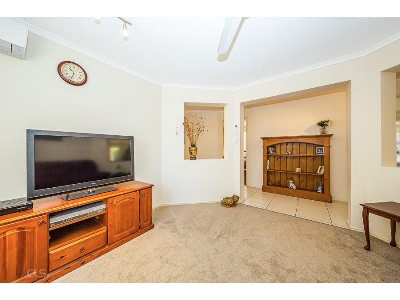 8 Rushcutters Court, Sandstone Point QLD 4511