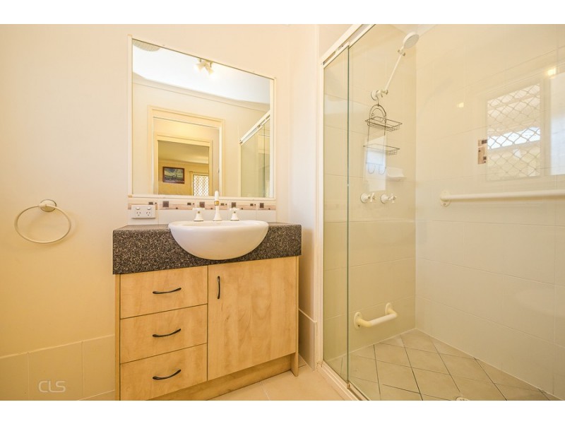 8 Rushcutters Court, Sandstone Point QLD 4511