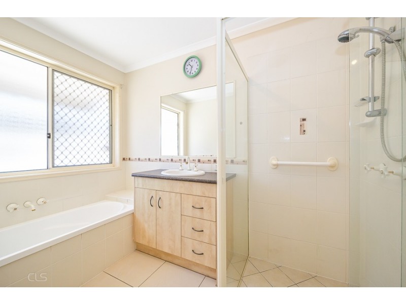 8 Rushcutters Court, Sandstone Point QLD 4511