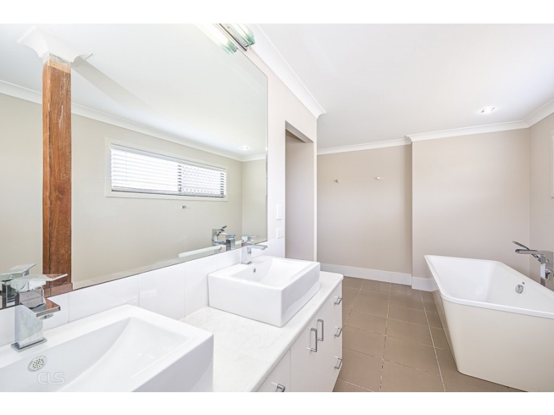 17 Hutchinson Street, Woorim QLD 4507