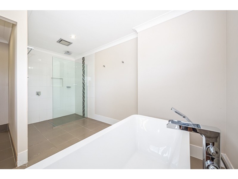 17 Hutchinson Street, Woorim QLD 4507