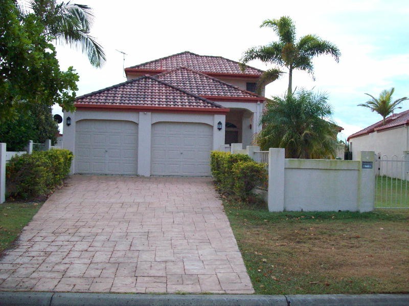 8 Catamaran, Banksia Beach QLD 4507