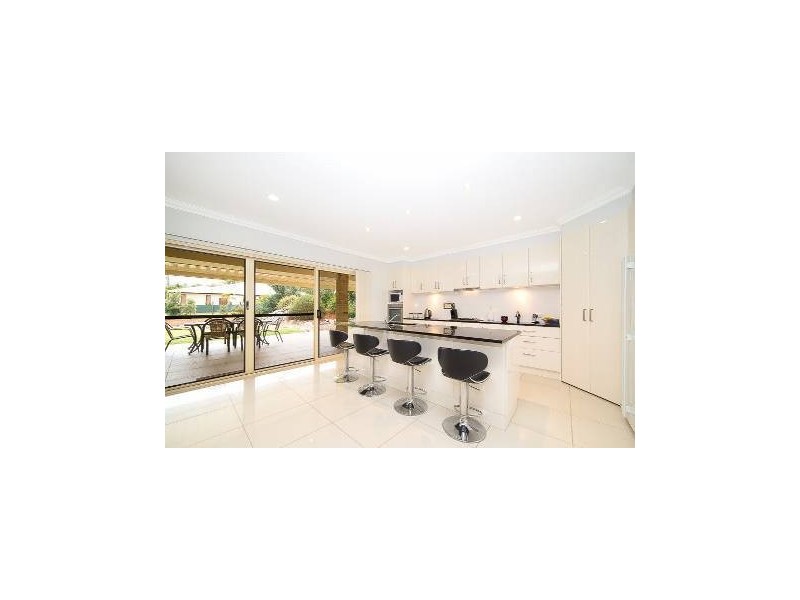 1-5 Barr Place, Ningi QLD 4511