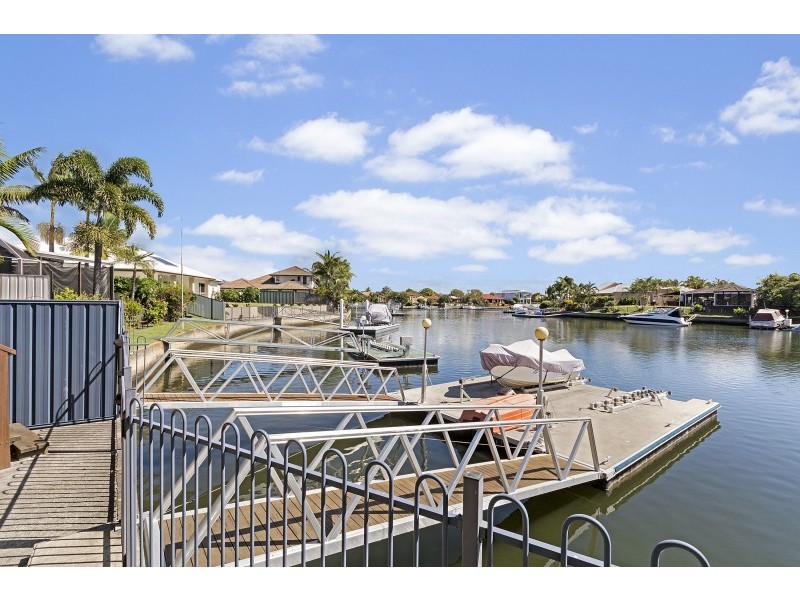 1/6 Topsail Cct, Banksia Beach QLD 4507