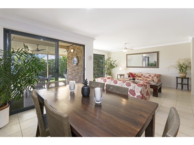 1/6 Topsail Cct, Banksia Beach QLD 4507