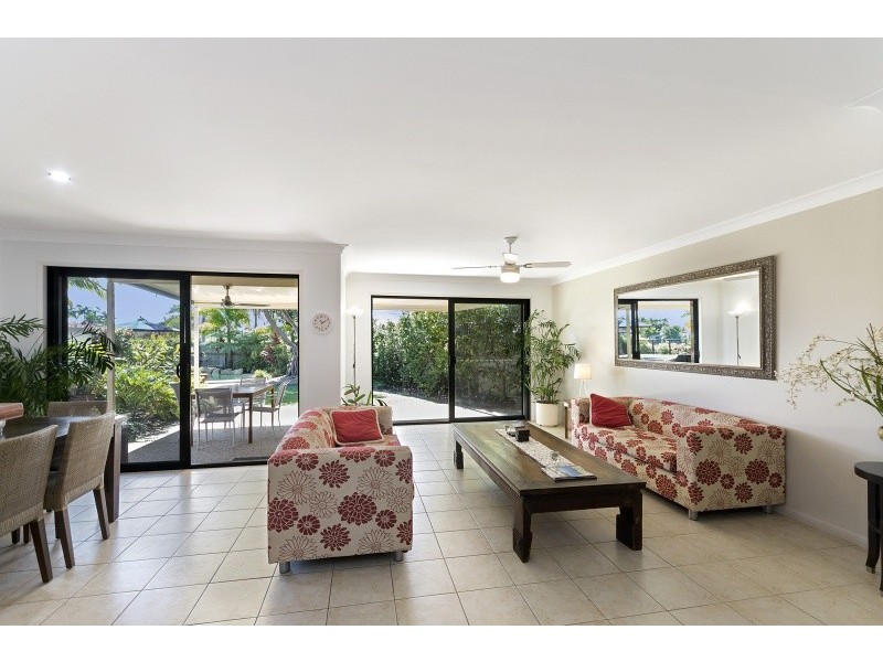 1/6 Topsail Cct, Banksia Beach QLD 4507