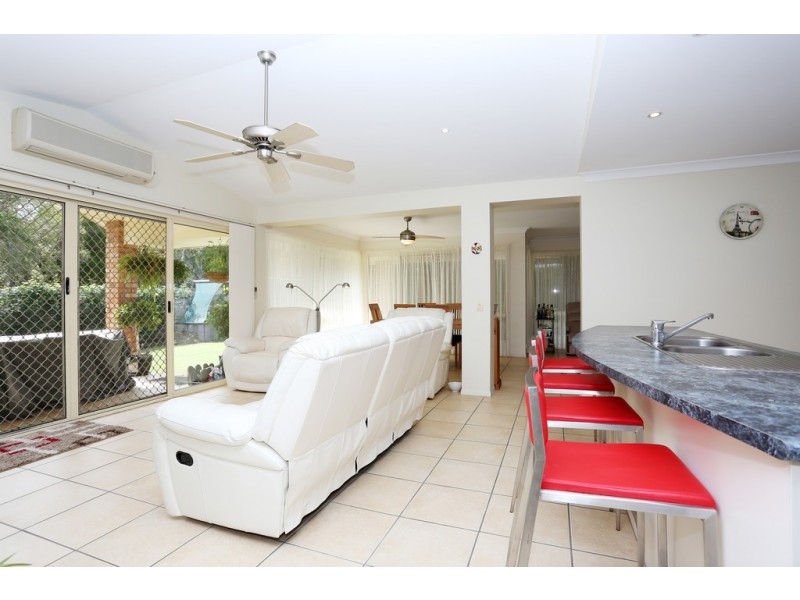 34 Gordon Crescent, Sandstone Point QLD 4511