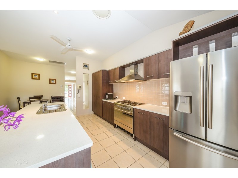 14 Middle Cove Court, Sandstone Point QLD 4511