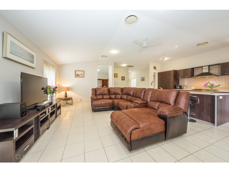 14 Middle Cove Court, Sandstone Point QLD 4511