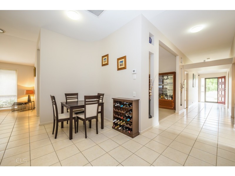 14 Middle Cove Court, Sandstone Point QLD 4511
