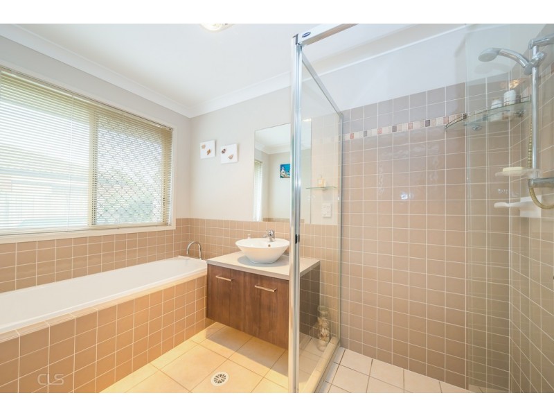 14 Middle Cove Court, Sandstone Point QLD 4511