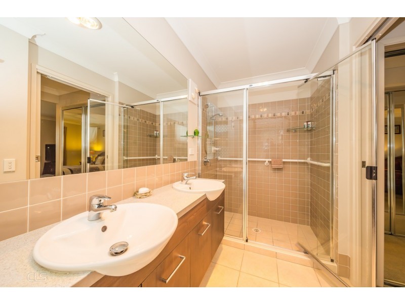 14 Middle Cove Court, Sandstone Point QLD 4511