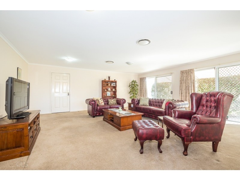 10 Chiltern Place, Sandstone Point QLD 4511