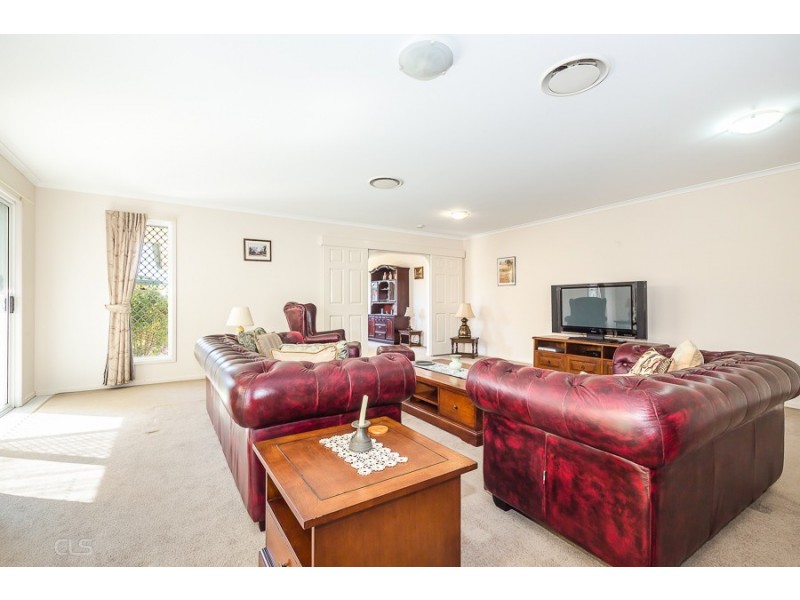 10 Chiltern Place, Sandstone Point QLD 4511