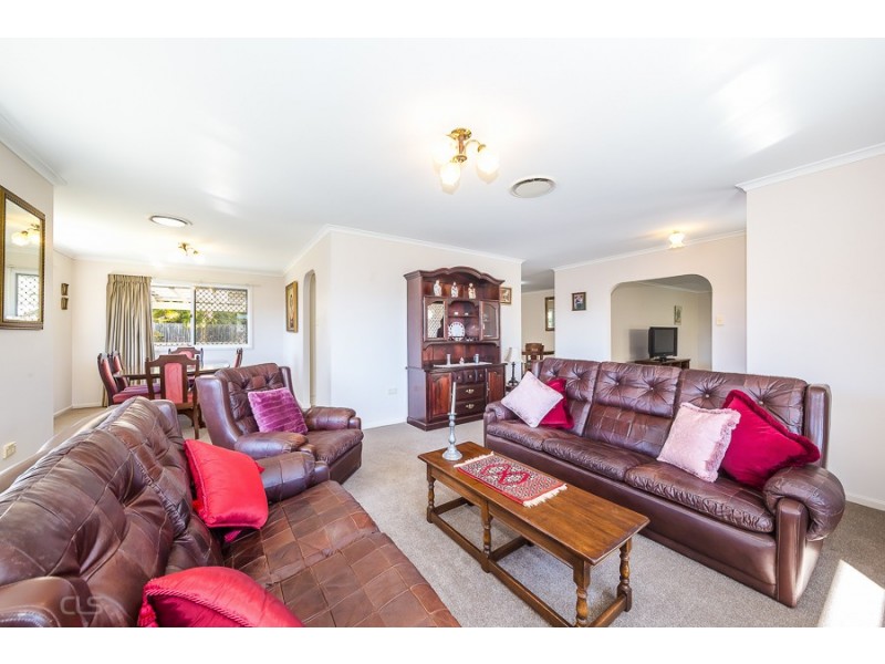 10 Chiltern Place, Sandstone Point QLD 4511