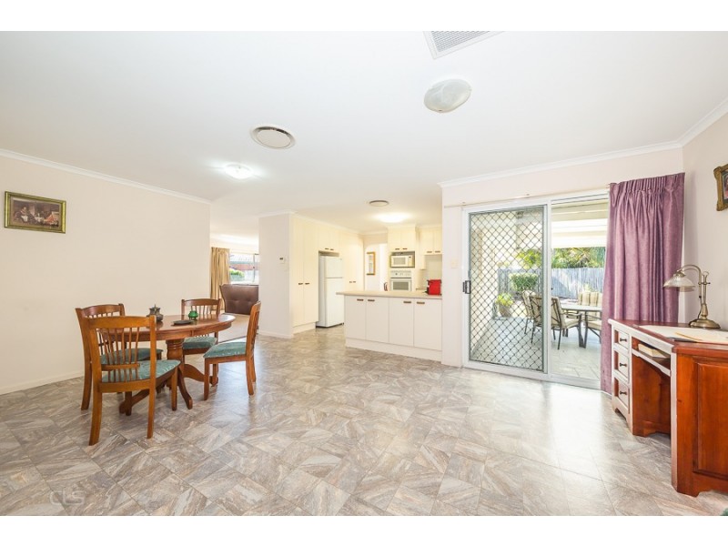 10 Chiltern Place, Sandstone Point QLD 4511