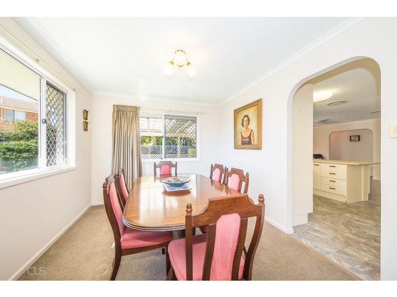 10 Chiltern Place, Sandstone Point QLD 4511