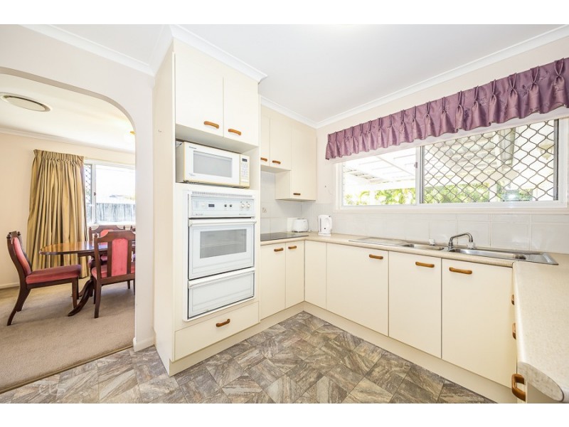 10 Chiltern Place, Sandstone Point QLD 4511