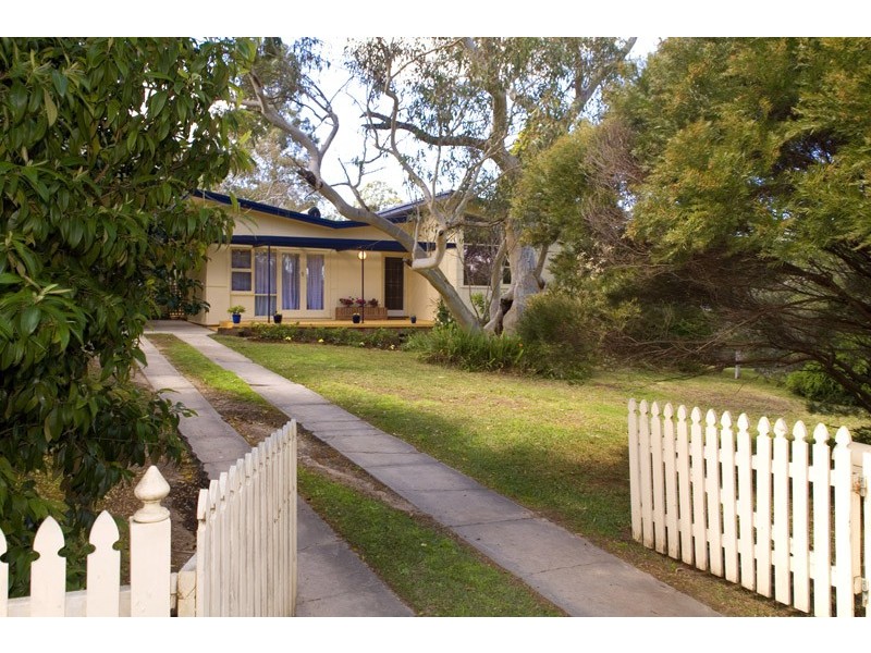 4 LYON AVENUE, Turramurra NSW 2074