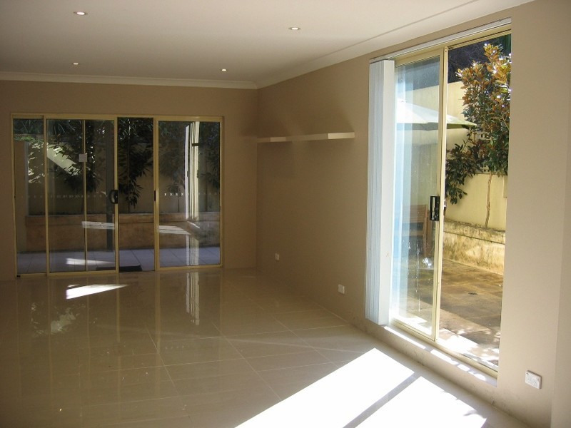 2/176 Old South Head Road, Bondi NSW 2026
